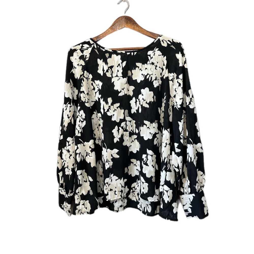 Maurices Floral Blouse Womens XXL Black White Excellent Long Sleeve Button Cuff
